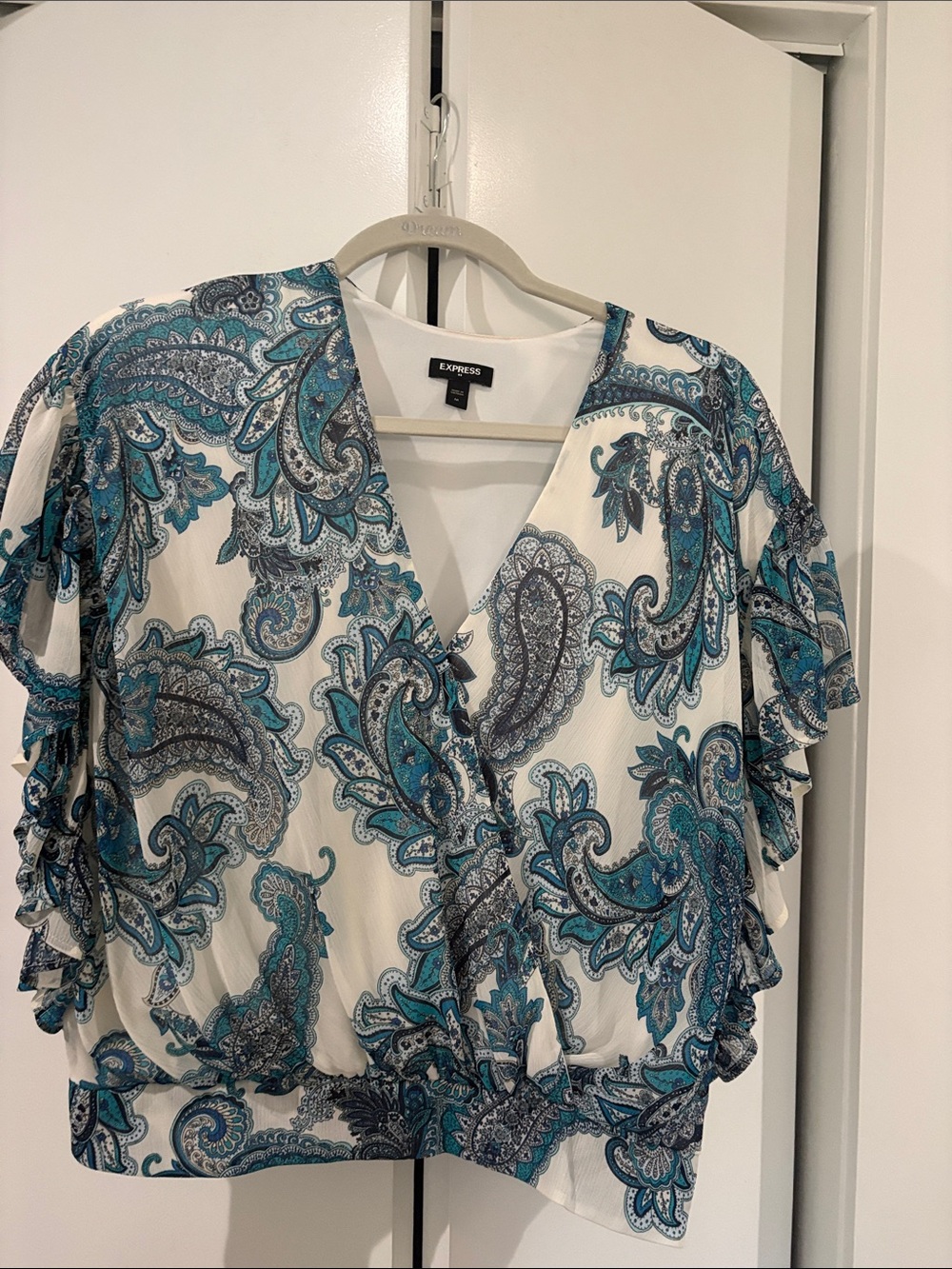 Express Women's White Paisley V-Neck Blouse in Teal & Gray
